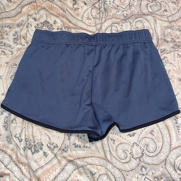Under Armour loose athletic shorts - Picture 4 of 4